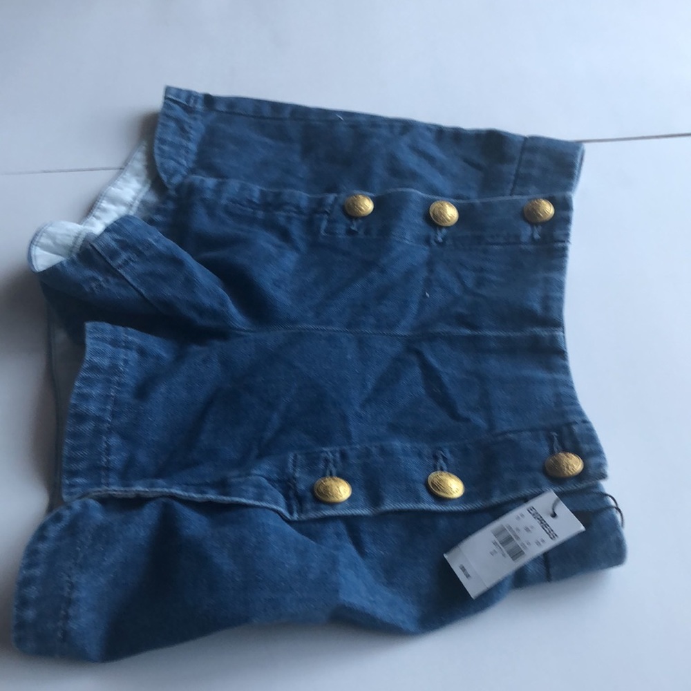 Express Shorts - Picture 3 of 9